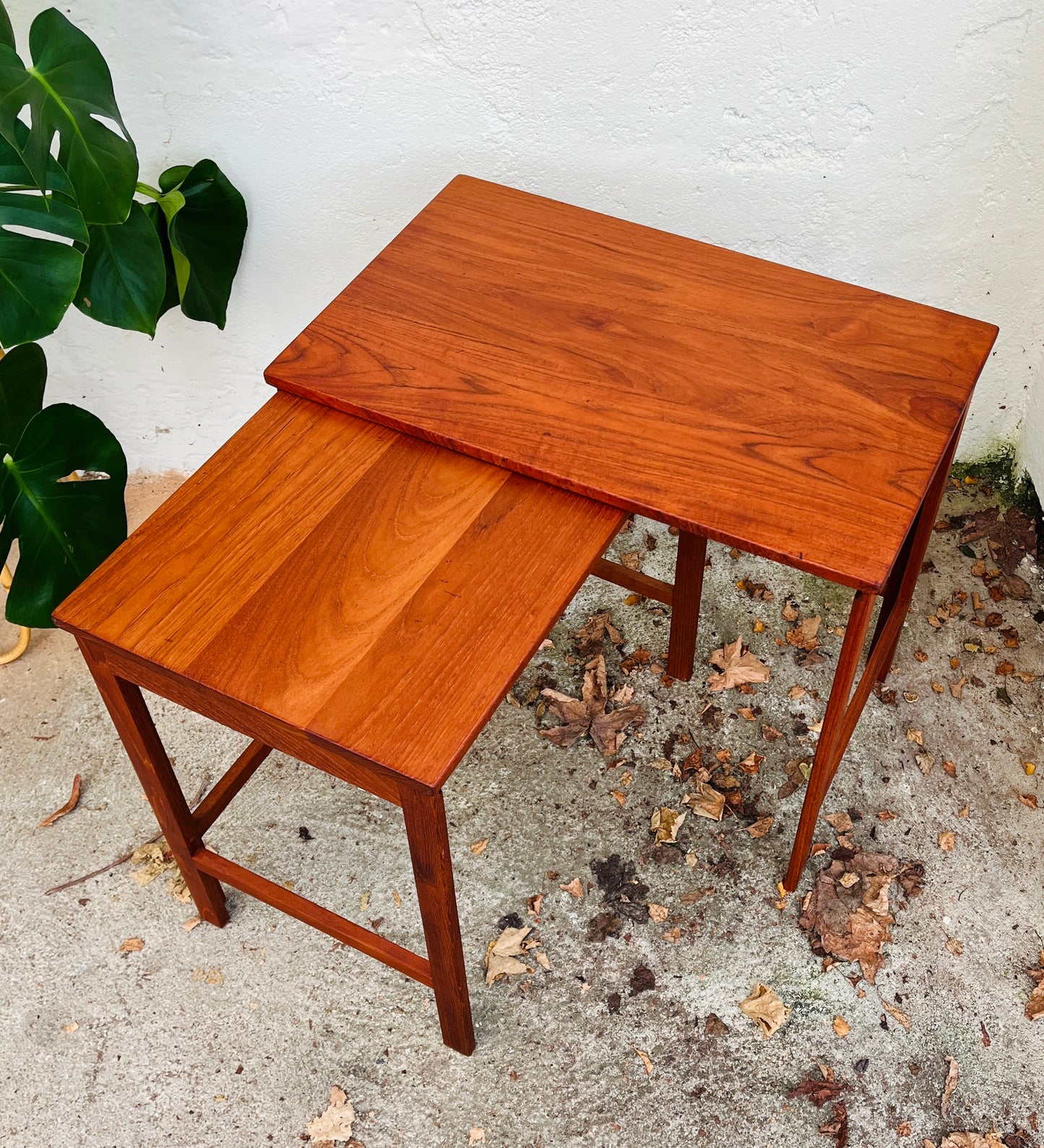 Indskudsborde i teak – Peter Hvidt & Orla Mølgaard.