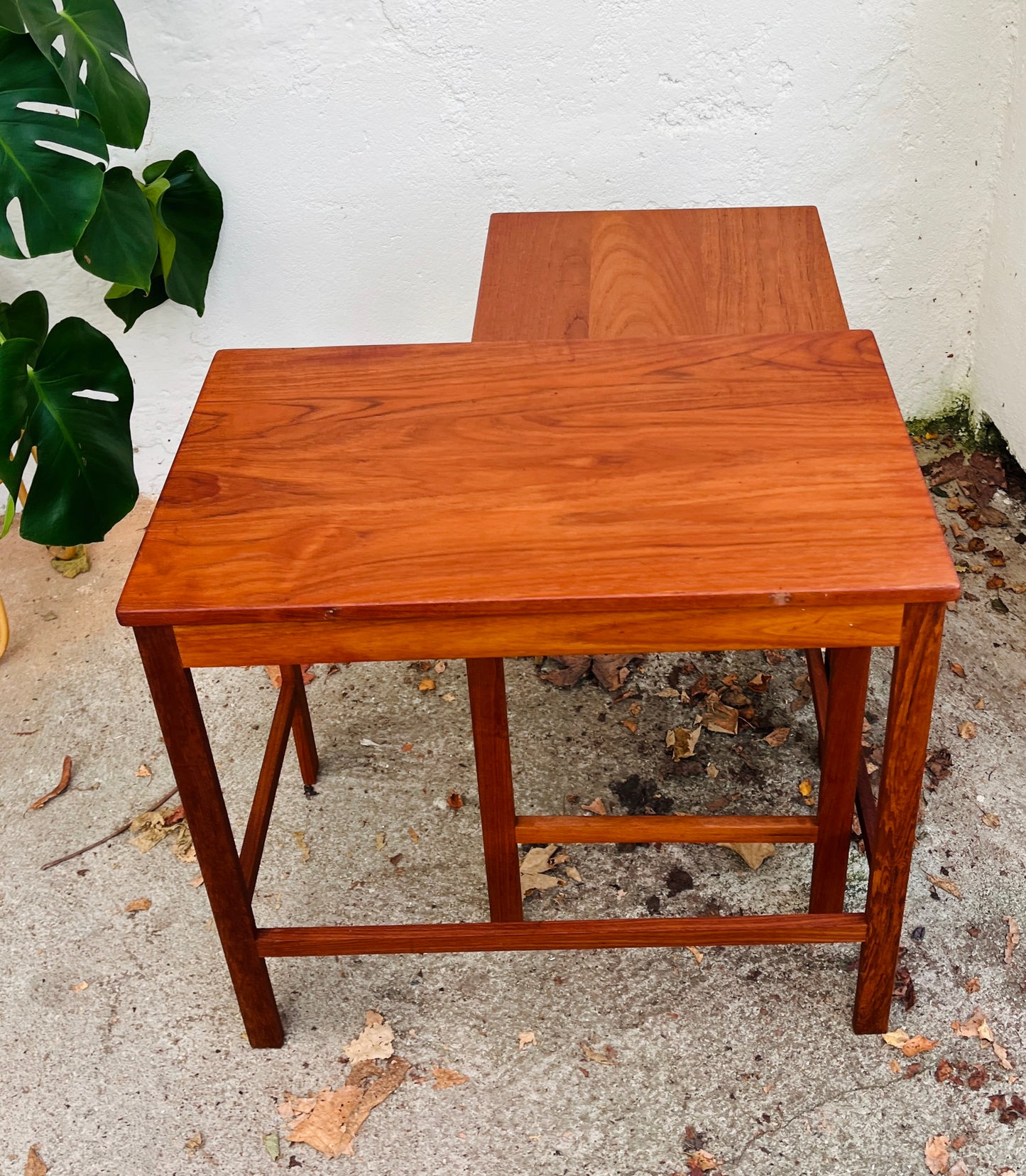 Indskudsborde i teak – Peter Hvidt & Orla Mølgaard.