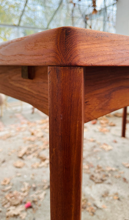 Spisebord i teak med hollandsk udtræk