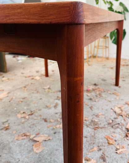 Spisebord i teak med hollandsk udtræk