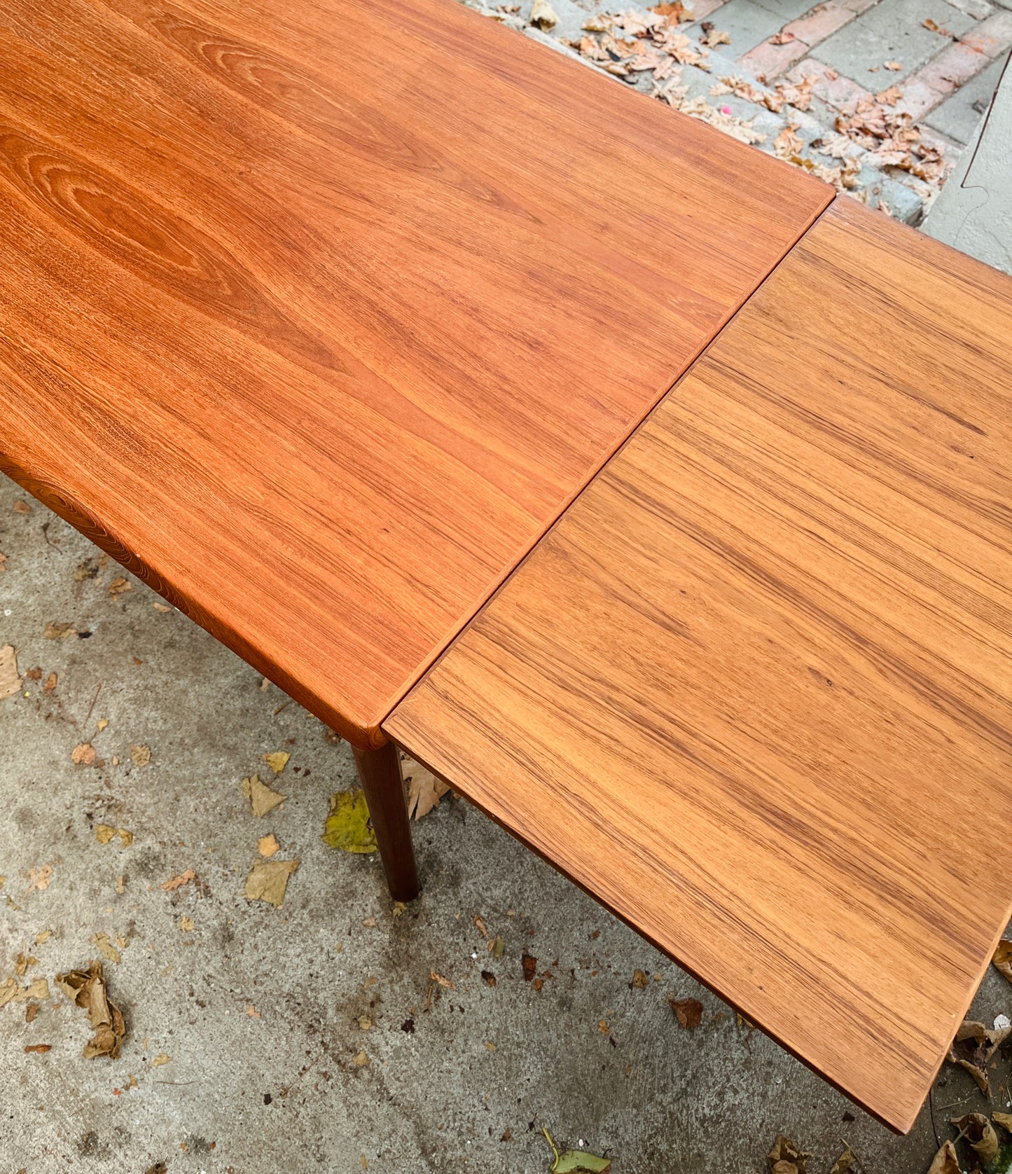 Spisebord i teak med hollandsk udtræk