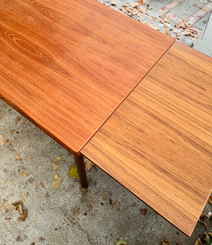 Spisebord i teak med hollandsk udtræk