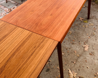 Spisebord i teak med hollandsk udtræk