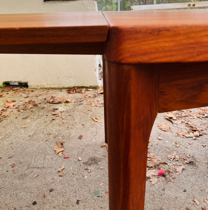 Spisebord i teak med hollandsk udtræk