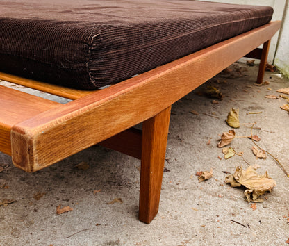 FDB daybed af Poul Volther – massiv eg med smuk patina