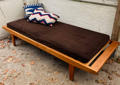 FDB daybed af Poul Volther – massiv eg med smuk patina