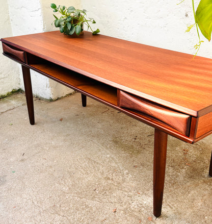 Dyrlund sofabord i teak