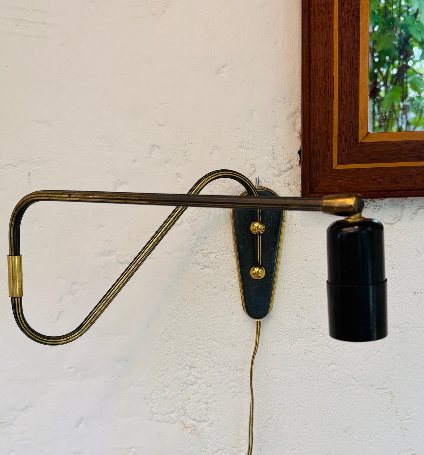Svingarmslampe i patineret messing