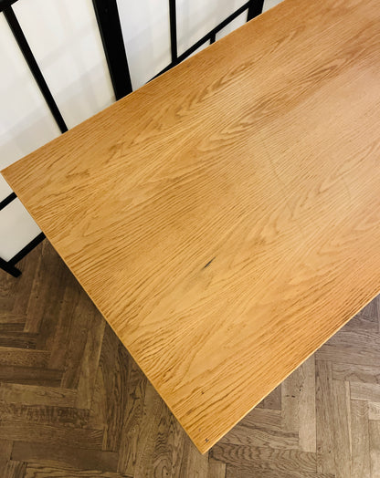 Smukt Hans J. Wegner skrivebord i egetræ – Model GE-125 fra Getama