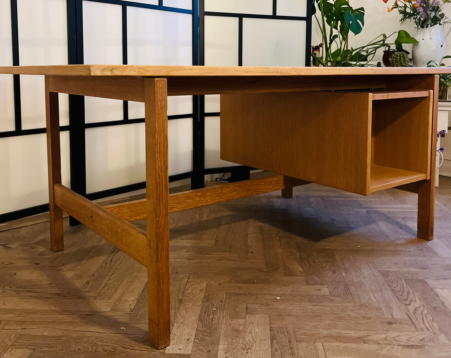 Smukt Hans J. Wegner skrivebord i egetræ – Model GE-125 fra Getama