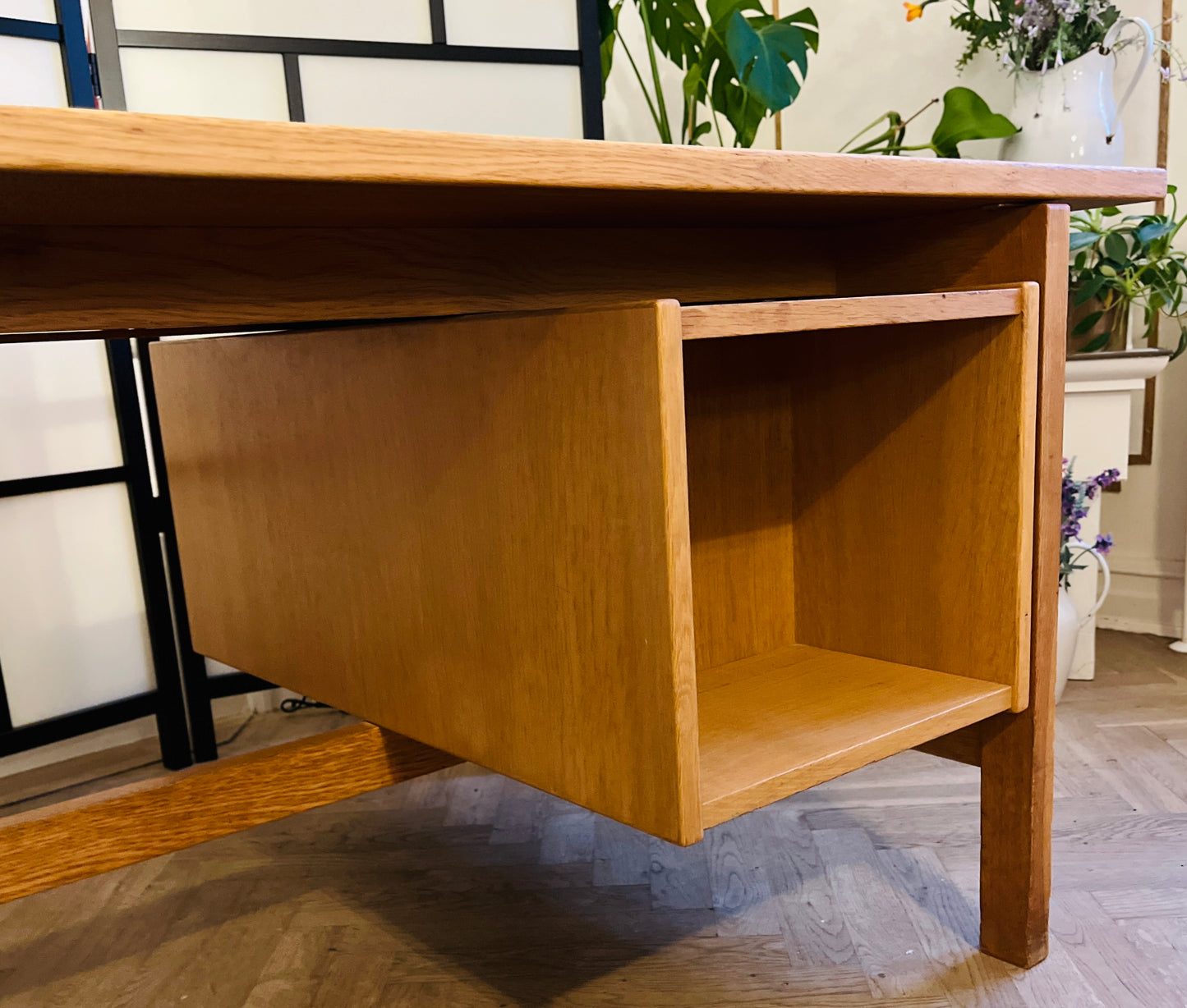 Smukt Hans J. Wegner skrivebord i egetræ – Model GE-125 fra Getama