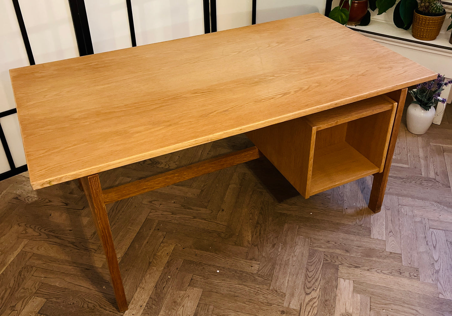 Smukt Hans J. Wegner skrivebord i egetræ – Model GE-125 fra Getama