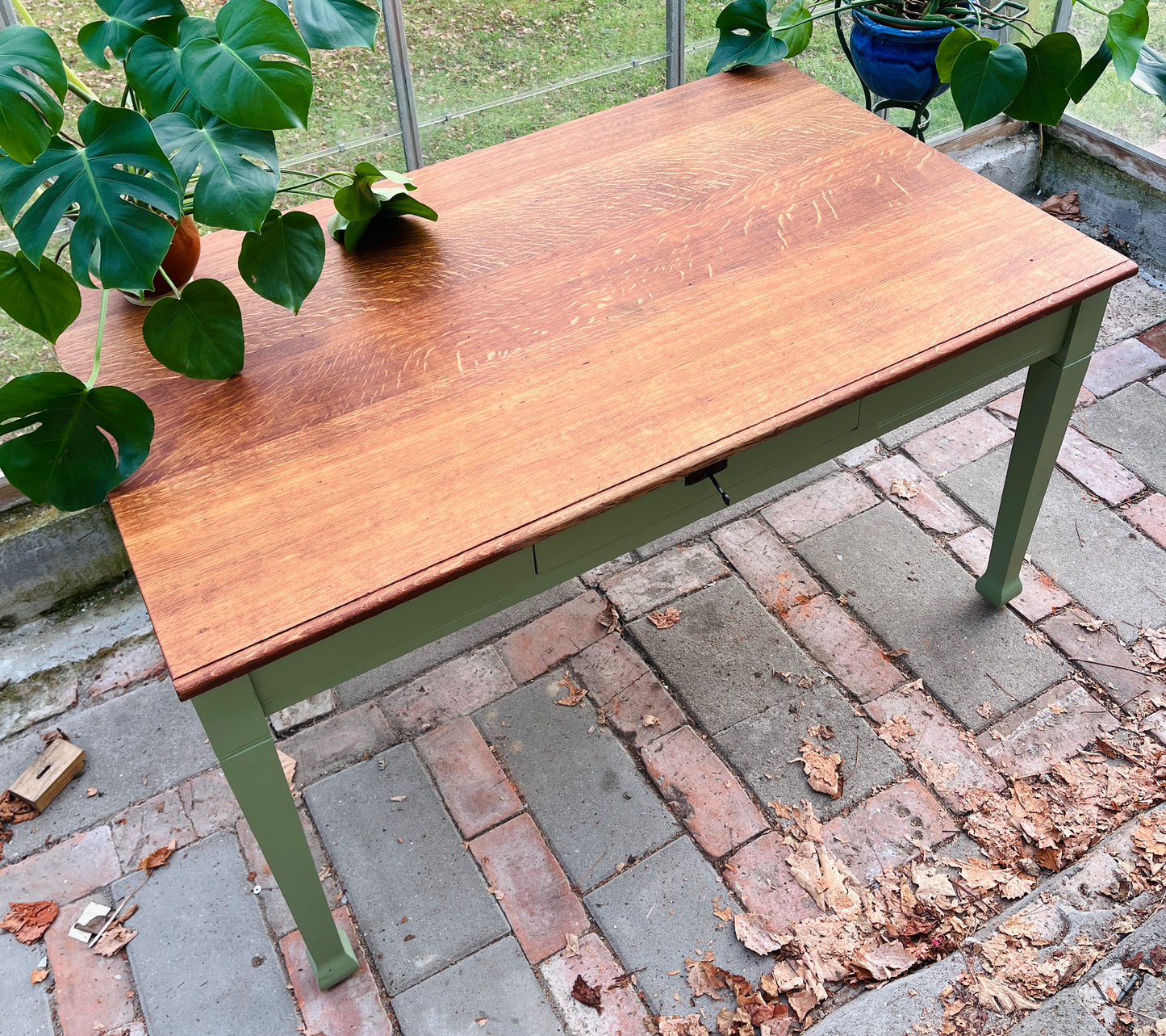 Stort, gammelt bord i patineret egetræ