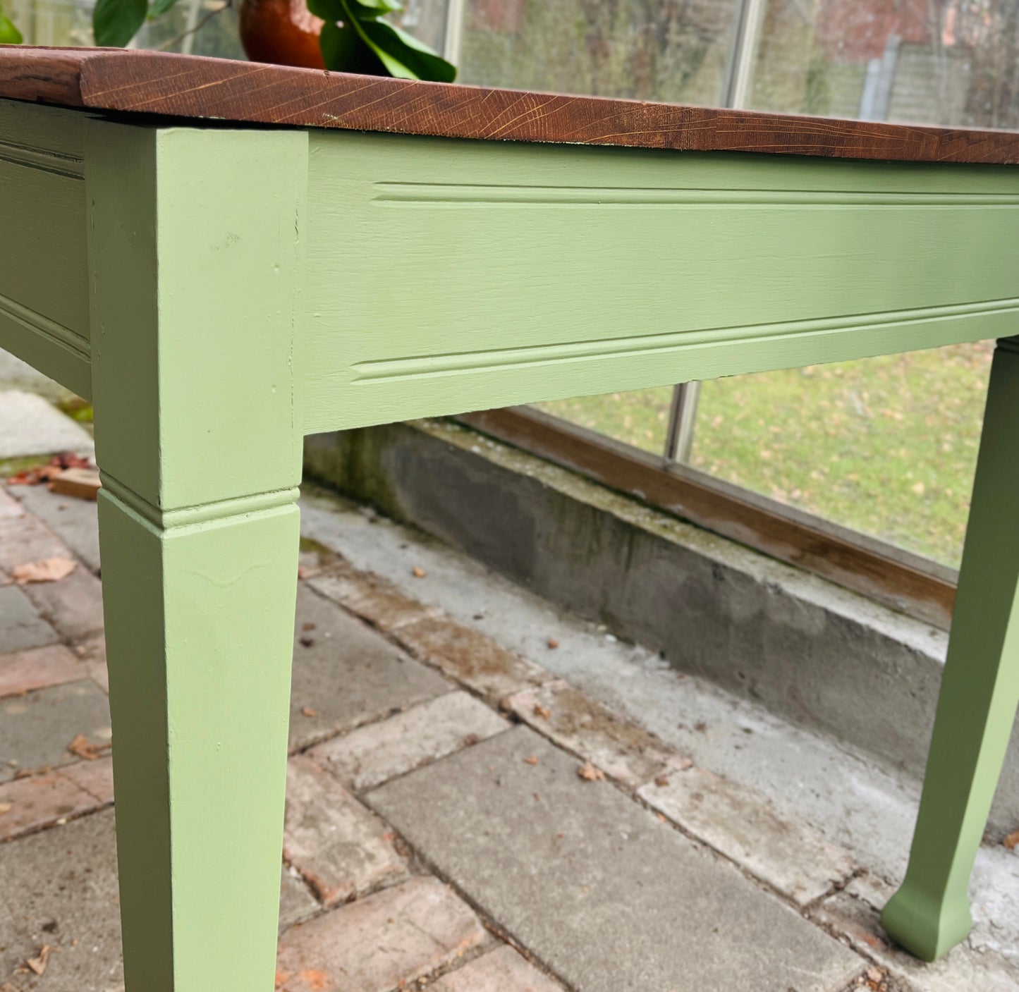 Stort, gammelt bord i patineret egetræ