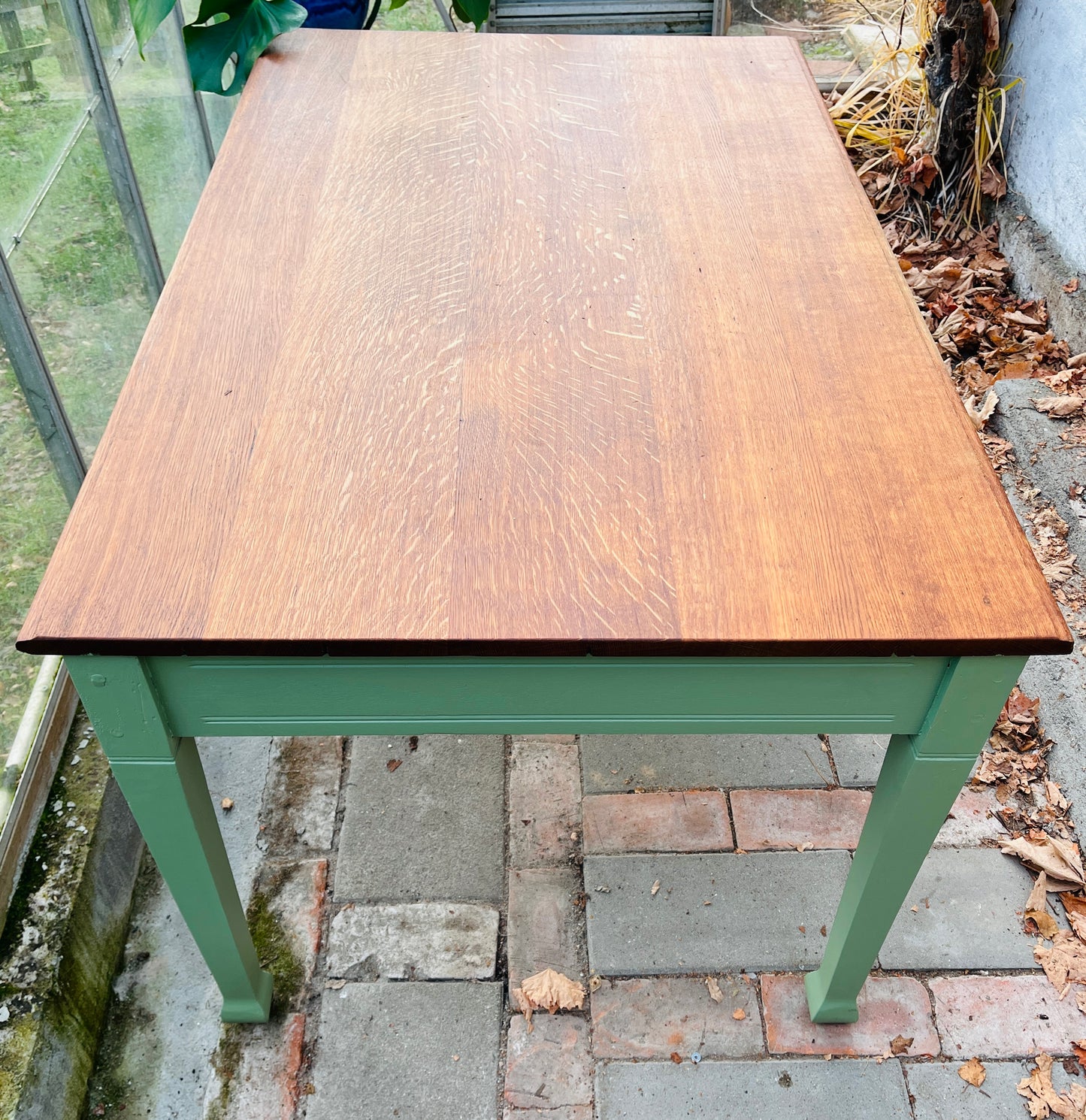 Stort, gammelt bord i patineret egetræ