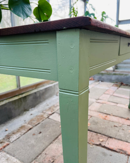 Stort, gammelt bord i patineret egetræ