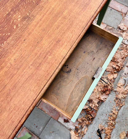 Stort, gammelt bord i patineret egetræ