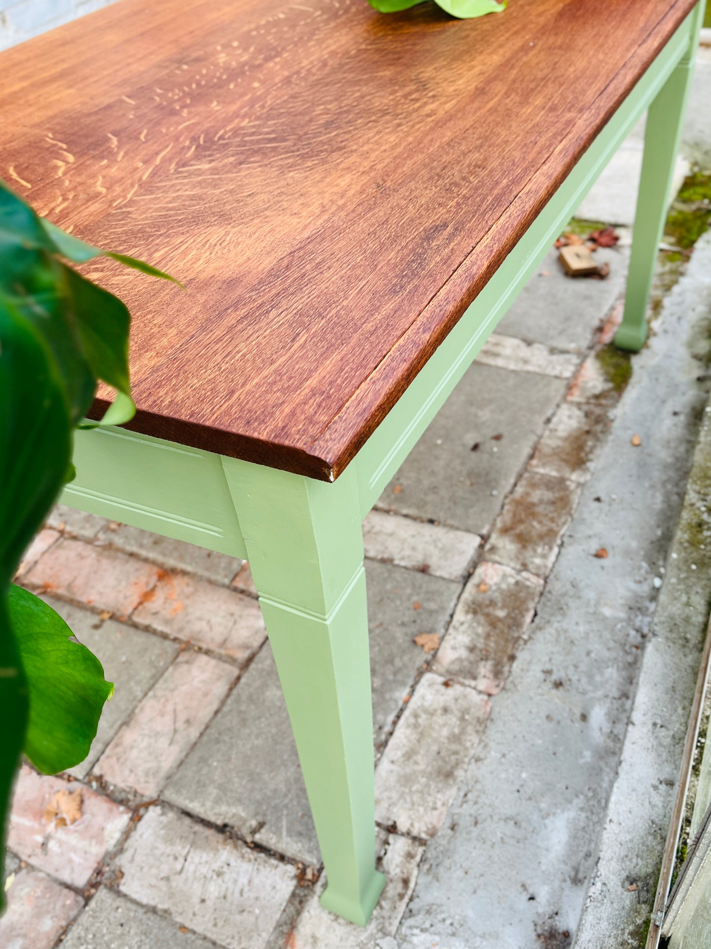 Stort, gammelt bord i patineret egetræ