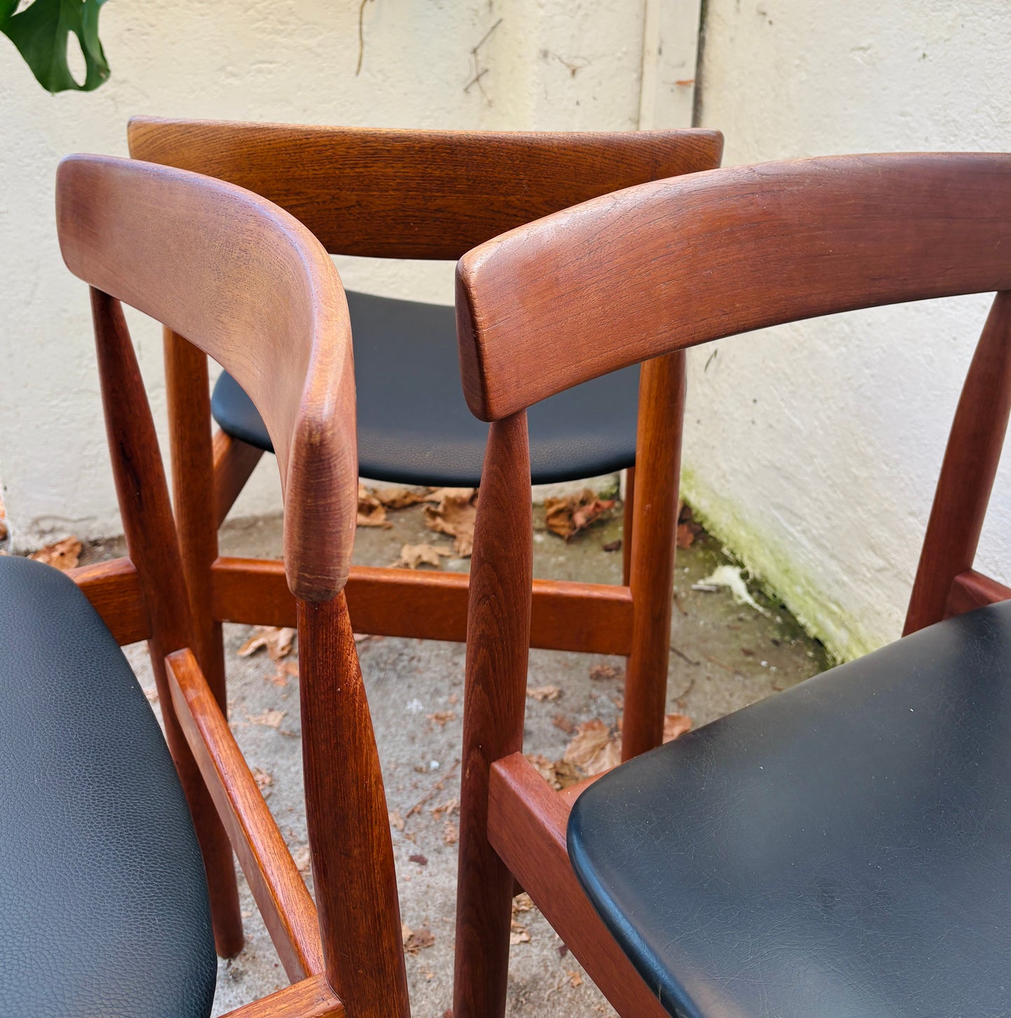 3 vintage stole i massiv teak og eg – Farsø Stolefabrik, 1960’erne