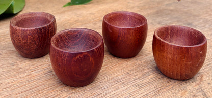4 stk. æggebægre i teak