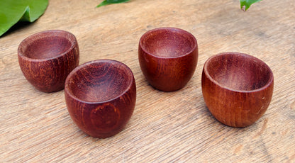 4 stk. æggebægre i teak