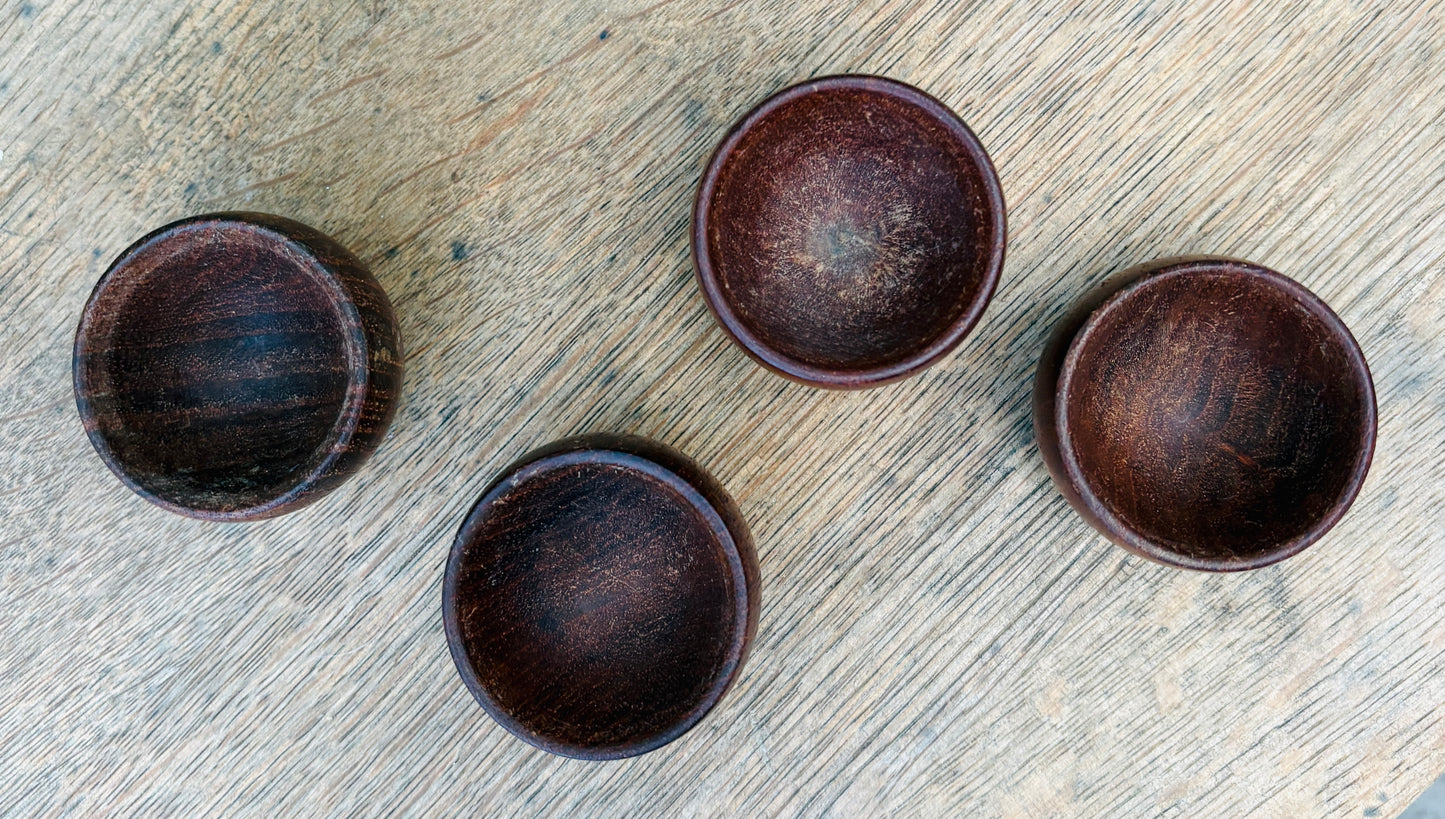 4 stk. æggebægre i teak