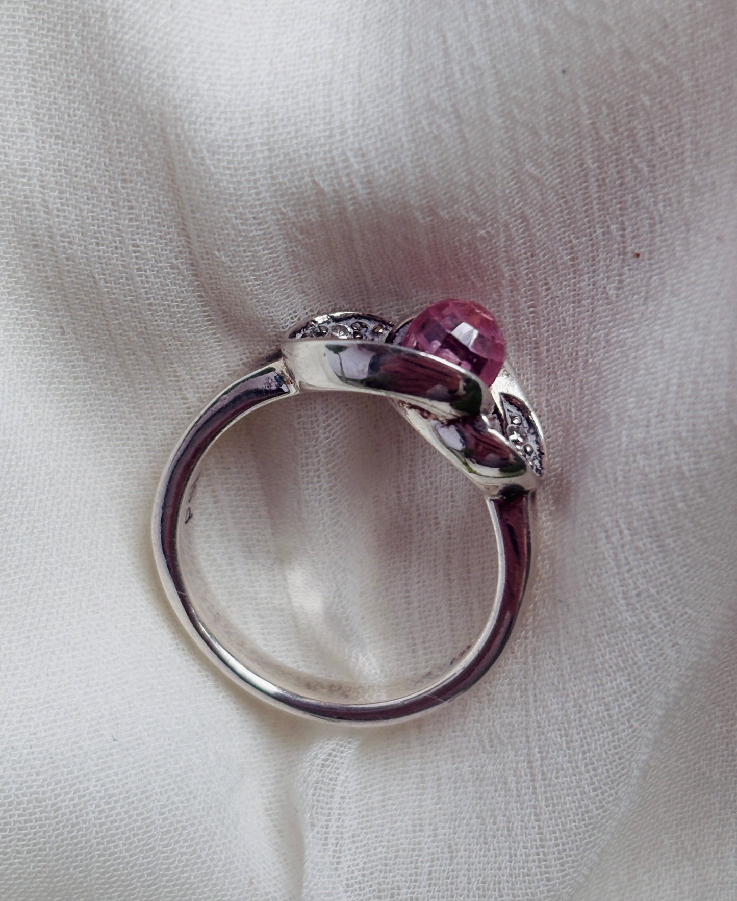 Sølvring med rosa sten