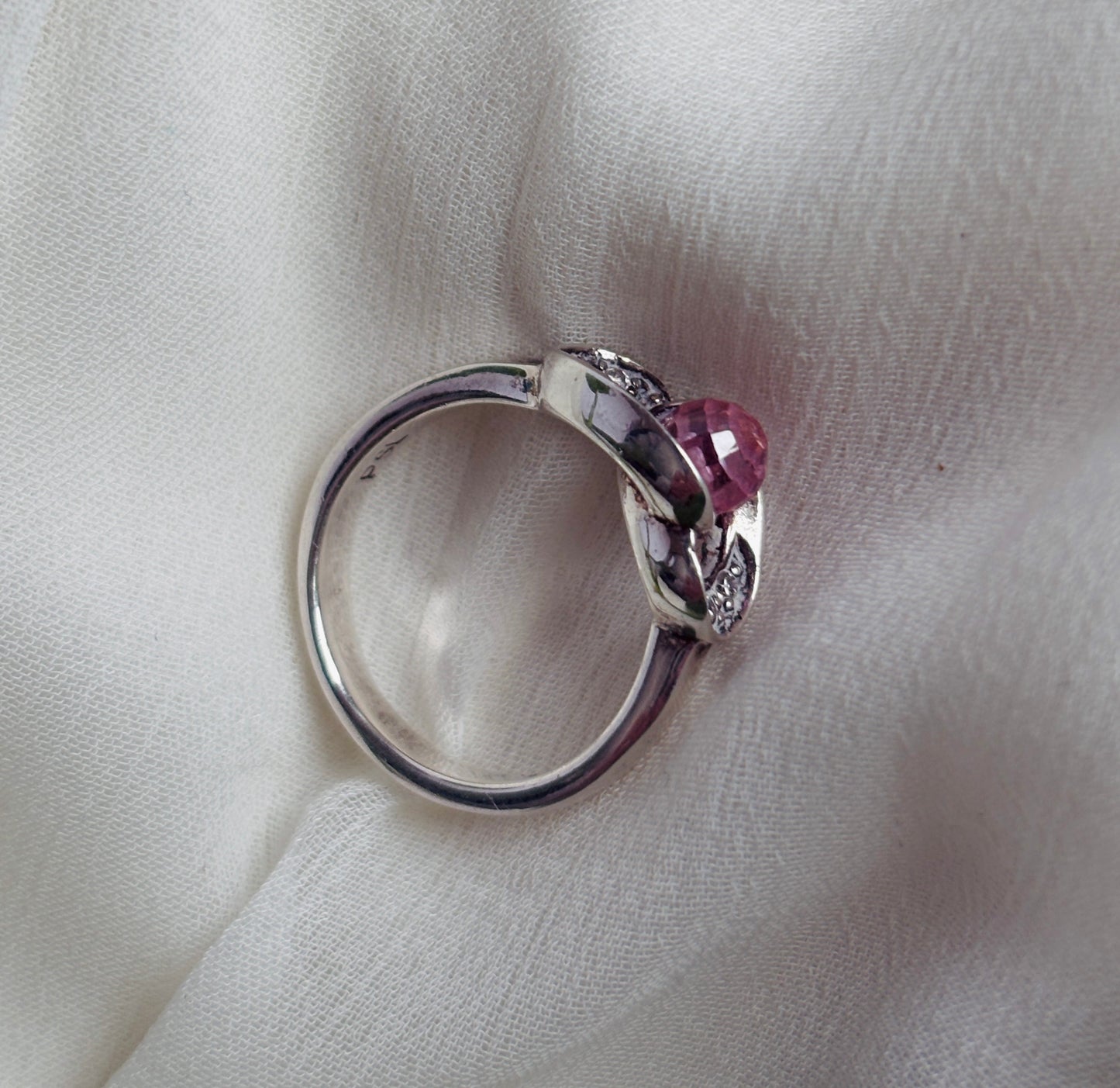 Sølvring med rosa sten