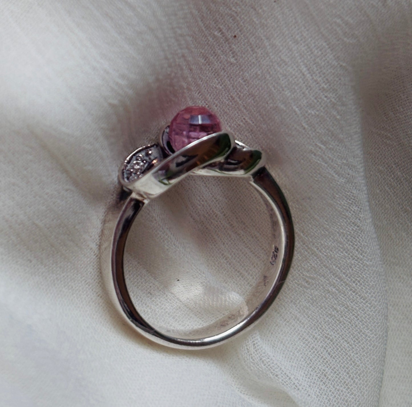 Sølvring med rosa sten