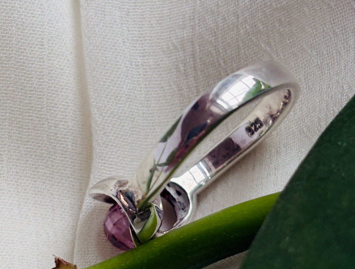 Sølvring med rosa sten