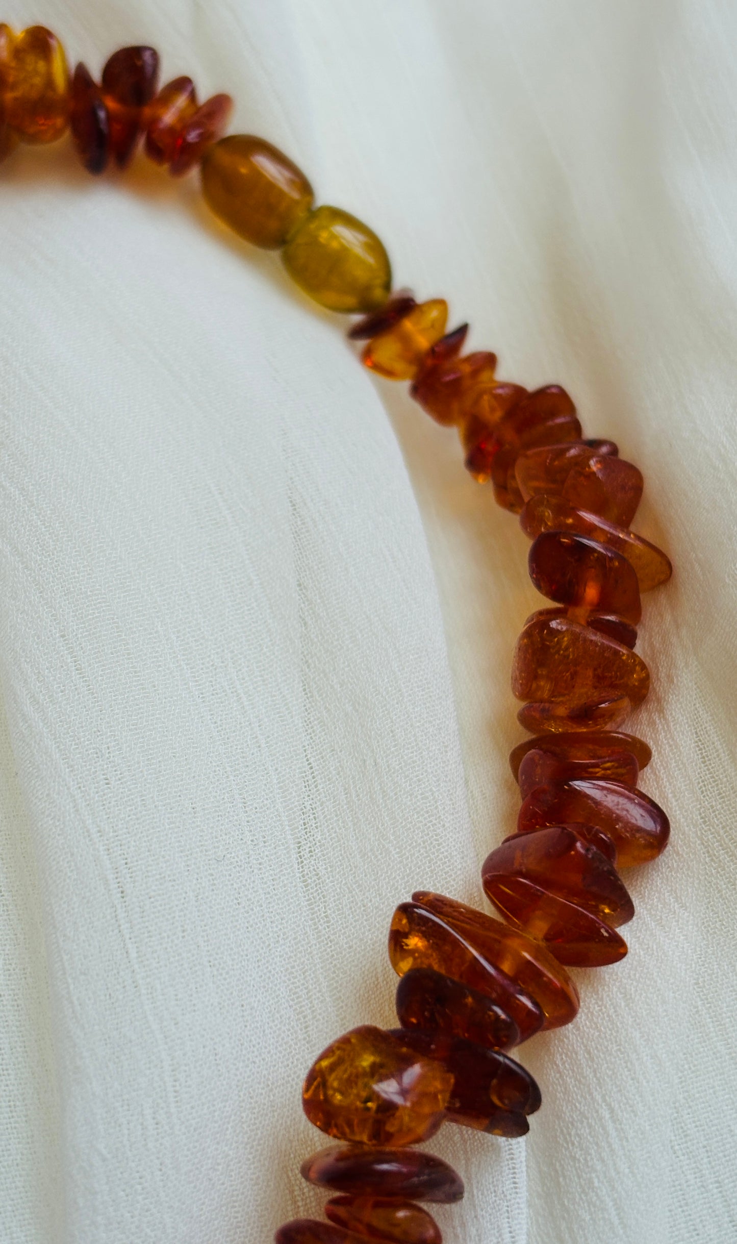 Ravhalskæde med rav-lås