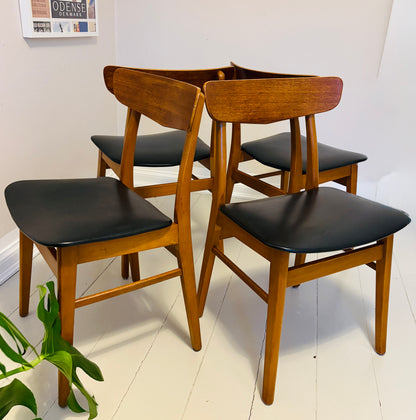 4 Mosbøl dining chairs – Findahls Møbelfabrik, 1960s. Price per unit.
