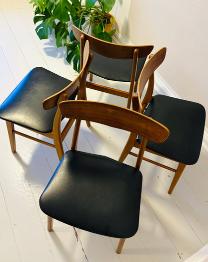 4 Mosbøl dining chairs – Findahls Møbelfabrik, 1960s. Price per unit.